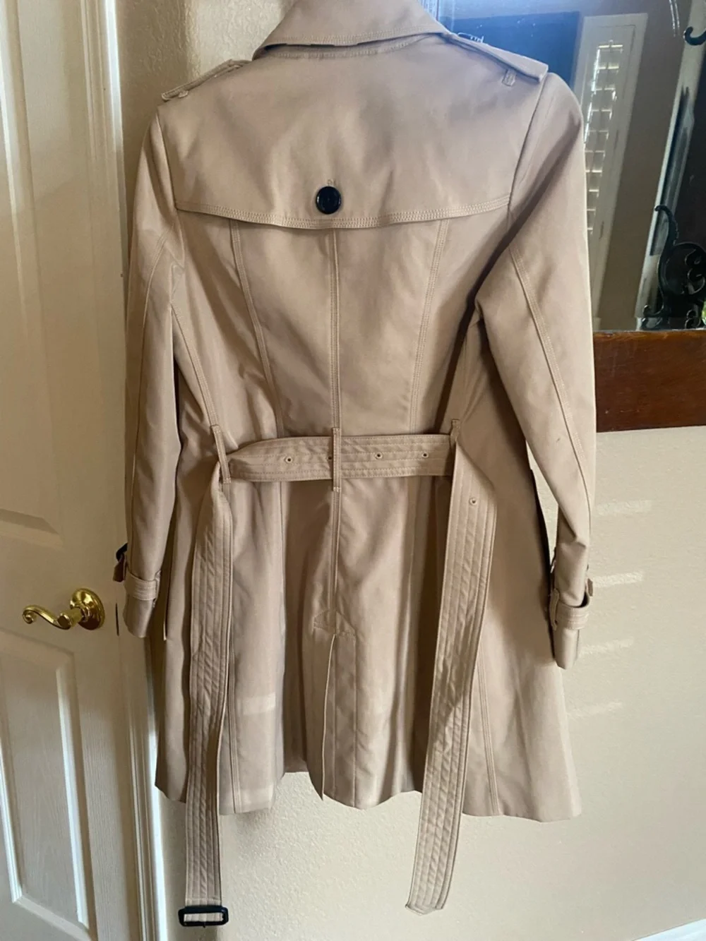 Burberry Kensington Heritage Mid-Length Trench Coat - Picture 8 of 10